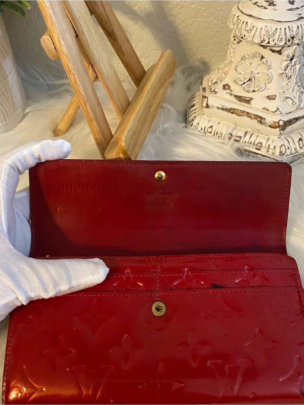 Louis Vuitton Monogram Vernis Sarah Wallet in Pomme d'Amour red patent leather
